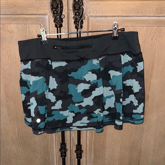 lululemon athletica Camouflage Skirt - Black and Green - Picture 2 of 3
